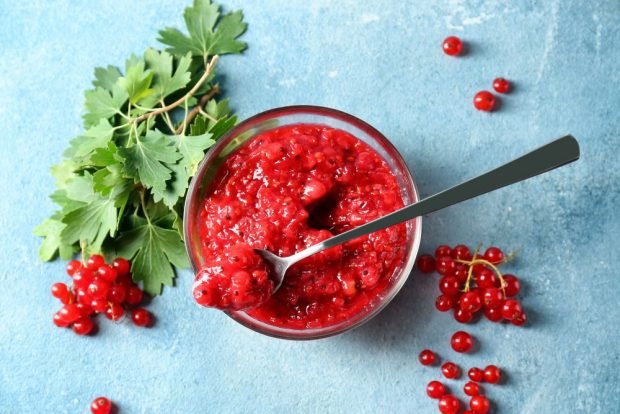 Red currant chutney for winter 