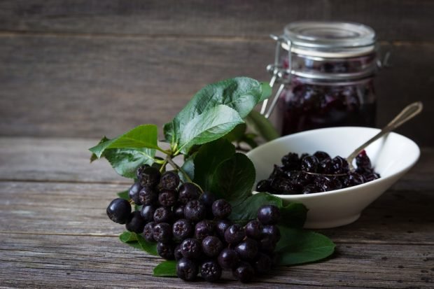 Chokeberry jam with orange