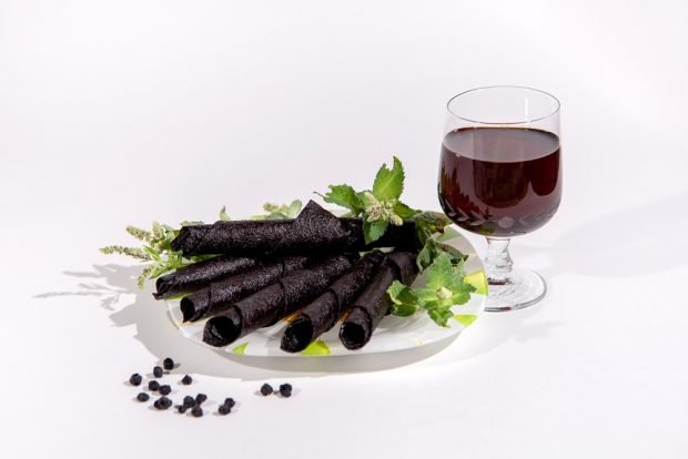 Pastille of black currant for winter