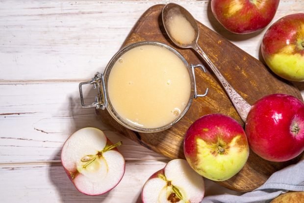 Applesauce with condensed milk for winter