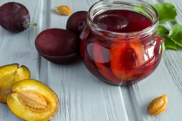 Plum compote in jars