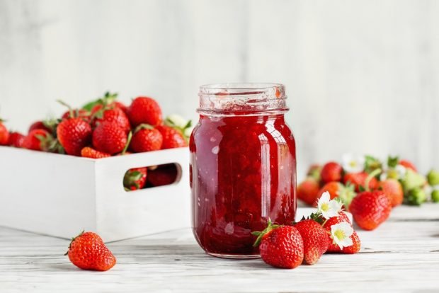 Strawberry jam without sugar