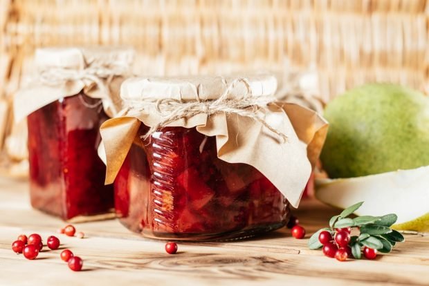 Lingonberry jam with apples 