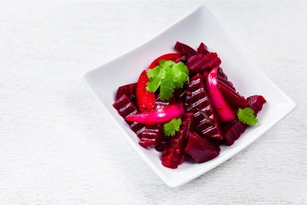 Spicy beetroot salad for winter in jars