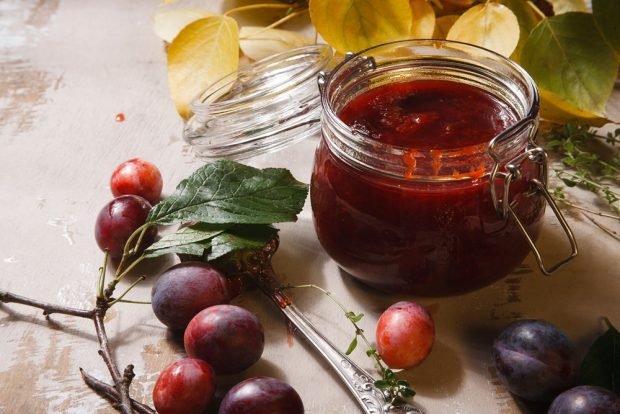 Plum jam with agar