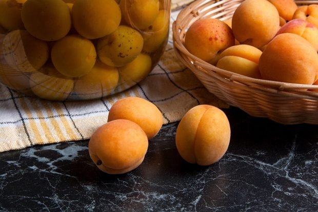 Apricot compote with thyme is a simple and delicious recipe, how to cook step by step