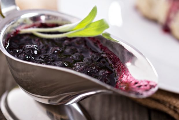 Blueberry sauce for meat for winter is a simple and delicious recipe, how to cook step by step