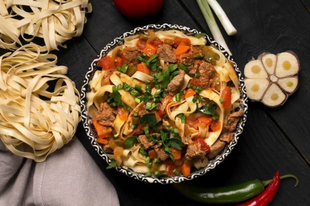 Lagman with lamb and pasta nests 