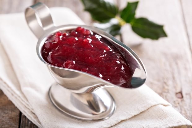 Cranberry sauce for meat for winter 