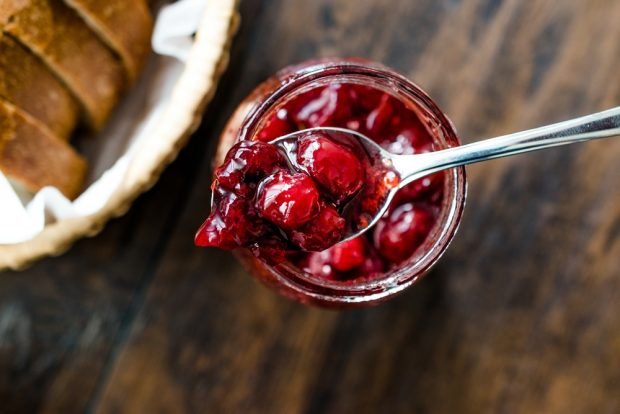 Lingonberries with orange for the winter without cooking