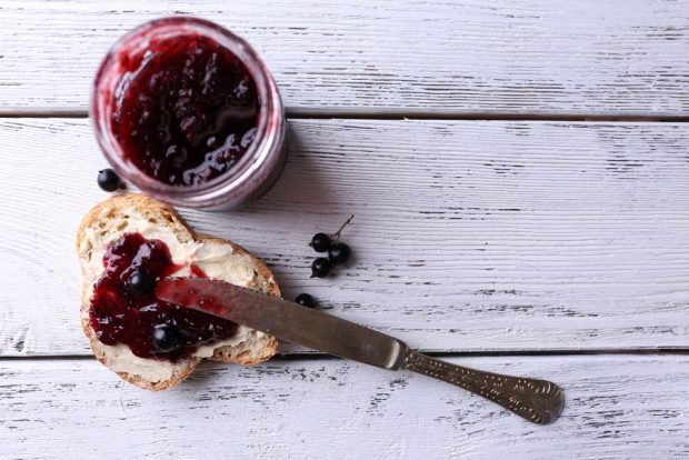 Blackcurrant jam in a bread maker is a simple and delicious recipe, how to cook step by step