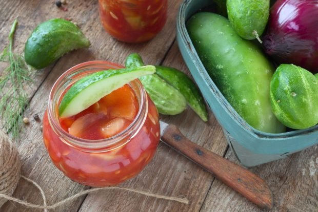 Pickled cucumbers in tomato sauce for winter