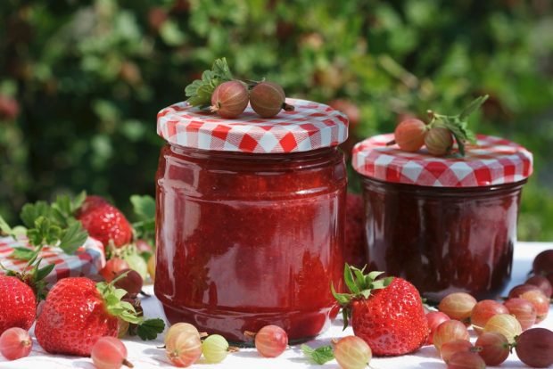 Gooseberry and strawberry jam