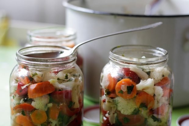 Vegetable salad with cauliflower for winter