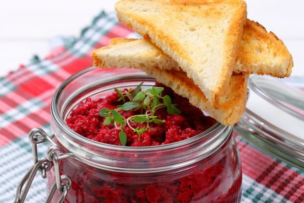 Beetroot salad with garlic for winter through a meat grinder 