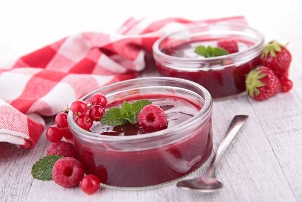 Raspberry jelly without sterilization 