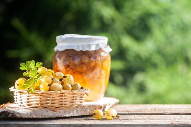 Gooseberry jam with apricot 