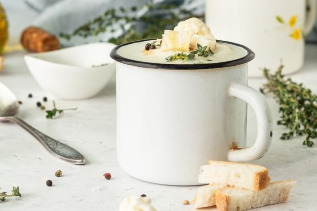 Milk soup with cauliflower 