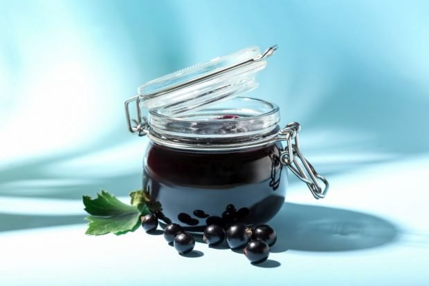 Blackcurrant sauce for winter 