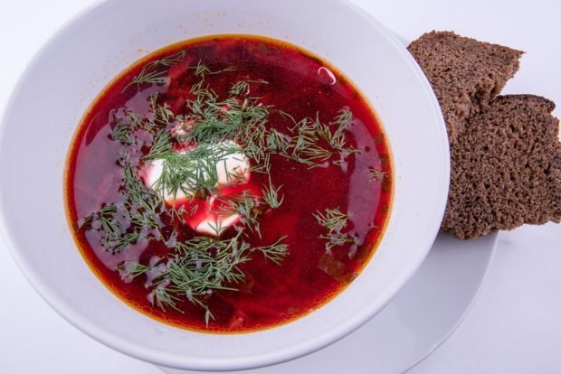 Borscht with tomato juice and beetroot