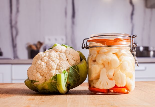 Pickled cauliflower for winter in cans 