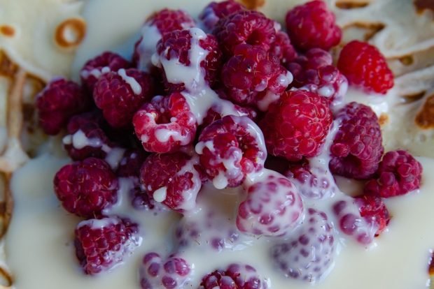 Raspberries with condensed milk for winter 