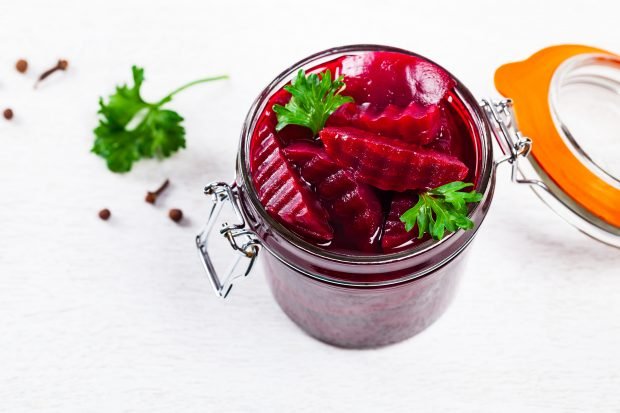 Pickled beetroot with vinegar for winter without sterilization 