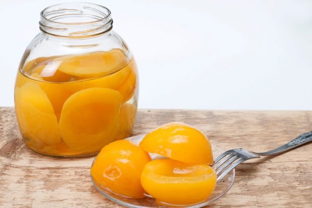 Winter peach compote without sugar is a simple and delicious recipe for cooking step by step