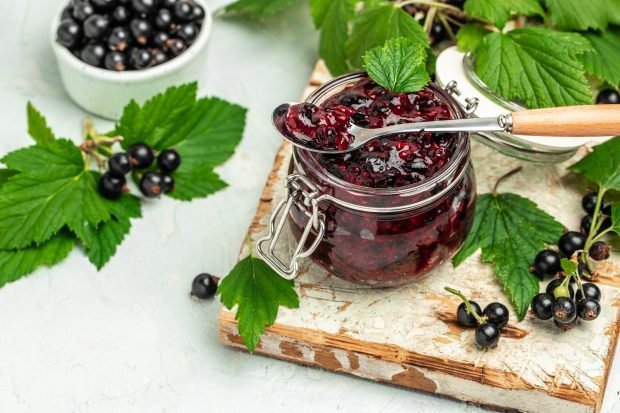 Jam from black currant