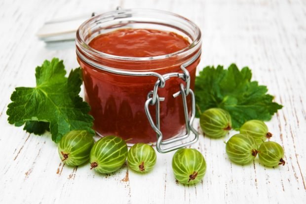 Gooseberry jelly with raspberries 