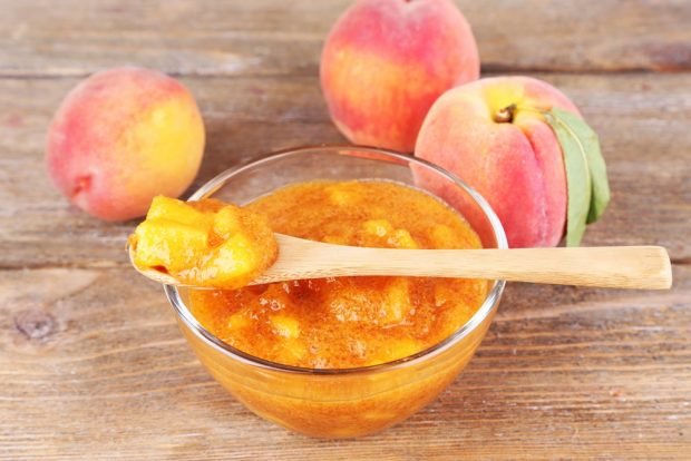 Peach jam with orange and lemon 