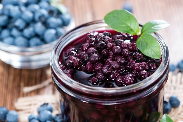 Blueberries in their own juice for the winter