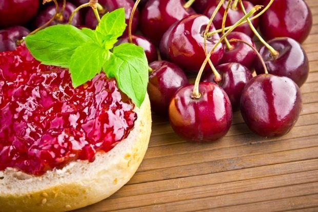 Cherry jelly with pectin 