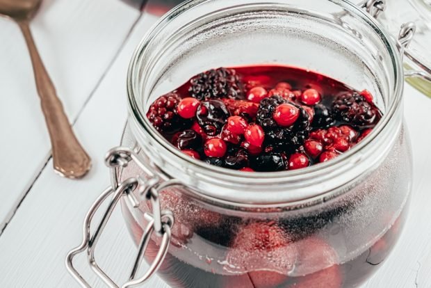 Berry compote for winter 