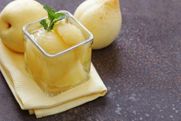 Compote of pears in halves for the winter without sterilization