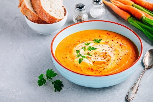 Carrot soup puree for children 