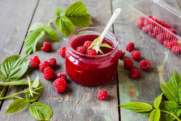 Raspberry jam with mint 