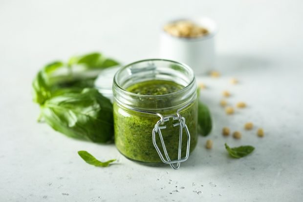 Pesto sauce for winter at home is a simple and delicious recipe, how to cook step by step