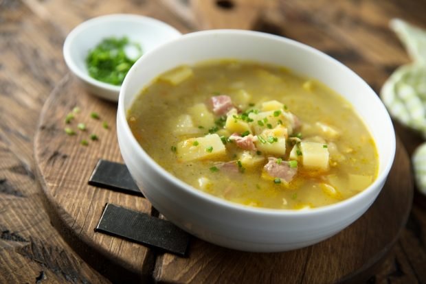 Classic pea soup with sausage