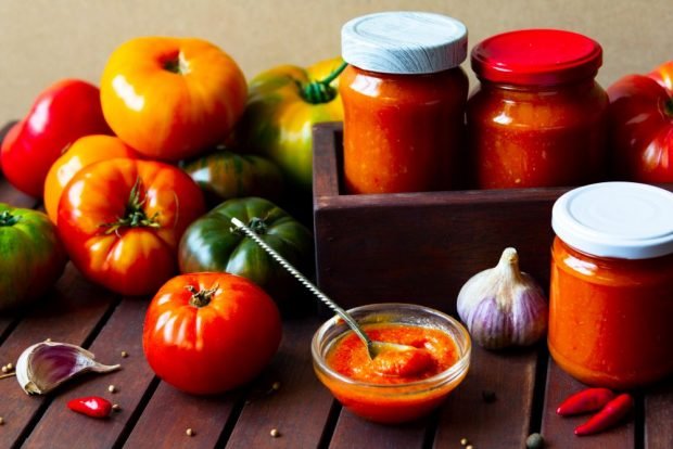 Tomato and garlic adjika with vinegar for winter