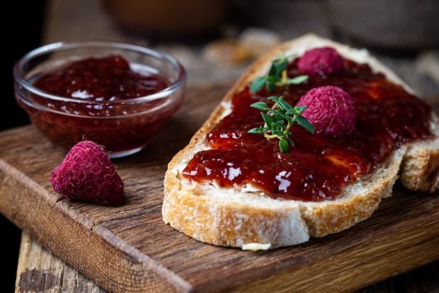 Blueberry and raspberry jam