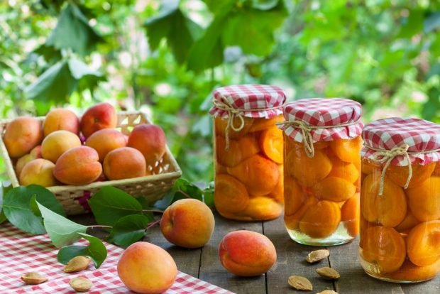 Apricot compote with cinnamon for winter