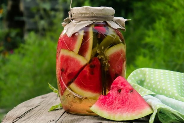 Watermelons for winter in jars with mustard