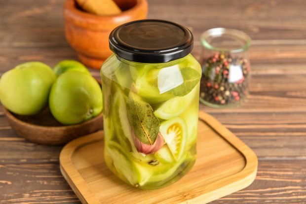 Pickled green tomatoes for winter