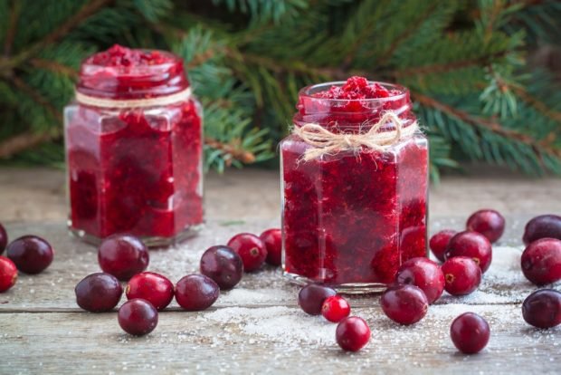 Cranberries ground with sugar without cooking 