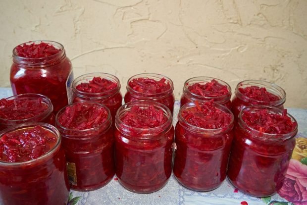 Beetroot salad without cabbage with tomato paste for winter