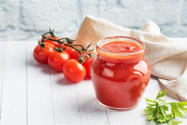 Tomato ketchup for winter