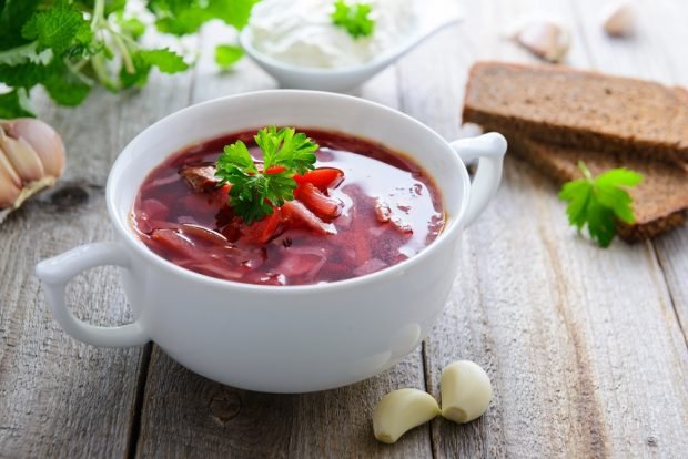 Borscht with turkey