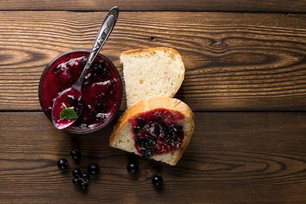 Black currant jam with orange 