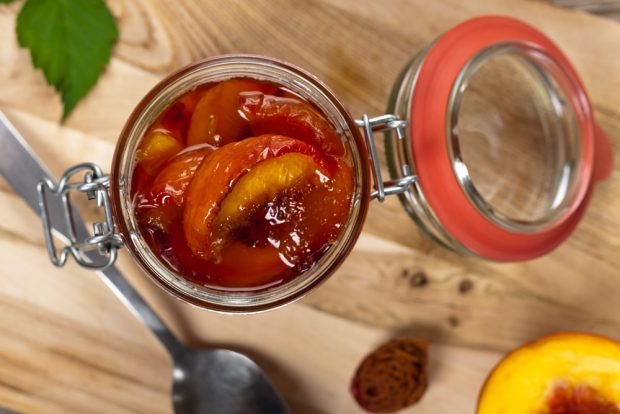 Compote of nectarines with berries